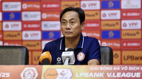 Thua vì VAR, HLV Phùng Thanh Phương nói gì?