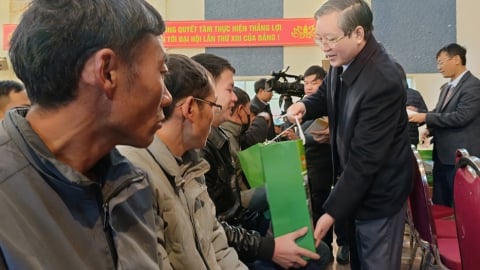Chủ tịch Hội NDVN Lương Quốc Đoàn thăm, tặng quà Tết cho hội viên, nông dân có hoàn cảnh khó khăn ở Lào Cai