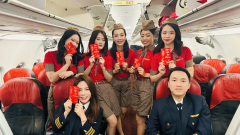 Những chuyến bay Tết và tình yêu bầu trời của gia đình phi công Vietjet