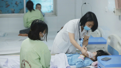 Virus gây bệnh hô hấp ở Trung Quốc giống Covid-19 có đáng lo ngại không?