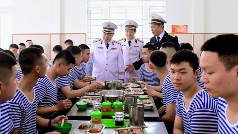 Lập nhóm Zalo, gửi ảnh ngày nhập ngũ cho gia đình chiến sĩ