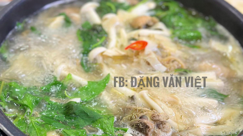 Loại thịt bổ hơn thịt vịt, rẻ hơn thịt bò, đem nấu lẩu với lá é thành món ngon, đậm vị