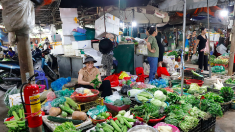 Sức mua tại chợ dân sinh bị Tiktok, Facebook áp đảo