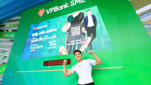 Nhiều gương mặt 'hot hit' xuất hiện tại gian hàng VPBank ở giải chạy đêm thành phố Hồ CHí Minh
