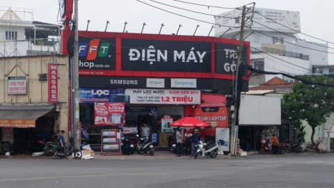 Góc nhìn pháp lý vụ nam sinh viên cầm dao vào cửa hàng FPT để đe dọa cướp tài sản