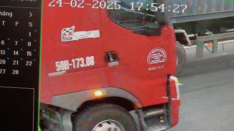 Camera an ninh ghi lại cảnh tài xế container gây tai nạn cho một phụ nữ nhưng không dừng lại xử lý