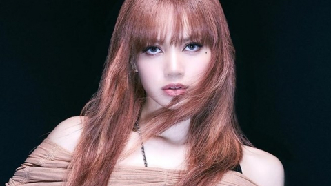 Lisa Blackpink kể chuyện bị fan cuồng bám đuôi, chặn xe taxi