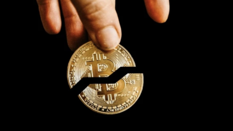 Giá Bitcoin tiếp tục giảm, chuyên gia cảnh báo 'có thể sụp đổ cực mạnh'