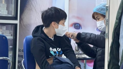 Thủ tướng yêu cầu đẩy nhanh tiêm chủng phòng sởi chậm nhất 31/3, không để thiếu vaccine