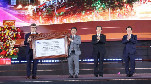 Hàng nghìn người dự lễ đón bằng UNESCO và khai Hội Vía Bà Chúa Xứ núi Sam năm 2025