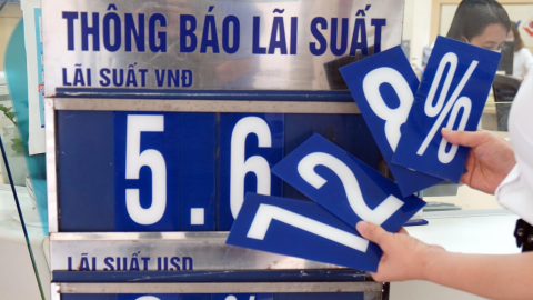 Ngân hàng “cân não” trước áp lực kép, NHNN tung 62.000 tỷ đồng hỗ trợ