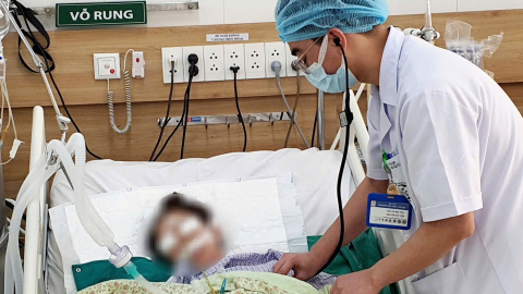 Tin 'thầy lang' trên facebook chữa bệnh bằng nước ion kiềm, người phụ nữ hôn mê, nguy kịch