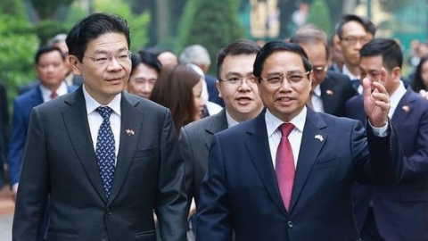 Thủ tướng Singapore đăng video về chuyến thăm Việt Nam, chèn nhạc 'Bắc Bling'