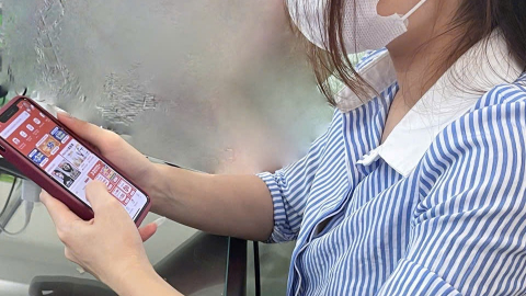 Chị em rủ nhau săn sale, chợ online nhộn nhịp trong 'ngày đôi' 3/3