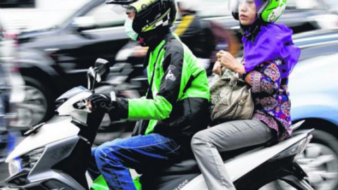 Go-Jek tranh thủ ‘hớt tay trên’ Grab, tuyển mộ cựu tài xế Uber