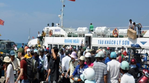 Hơn 2.000 du khách bị kẹt ở đảo Lý Sơn do thời tiết xấu