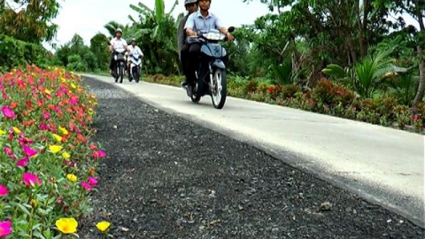 Phấn đấu phủ kín lộ ô-tô về trung tâm xã