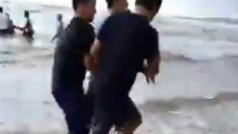 Bình Thuận yêu cầu không cho du khách tắm biển khi thời tiết xấu