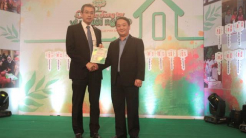 VNA ủng hộ Quỹ Vì người nghèo 300 triệu đồng