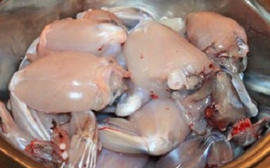 Đặc sản này ở Hưng Yên nổi tiếng chả kém quả nhãn lồng, nhìn hơi ghê vạn người mê, là món gì?