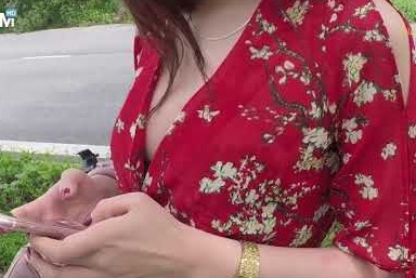 Thanh niên đi lạc nhờ book hộ Grab tiện tay bóp luôn ngực girl xinh