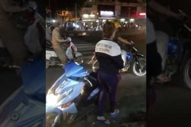 Nổ súng ngăn chặn hỗn chiến giữa Grab và xe ôm truyền thống tại BX Miền Tây