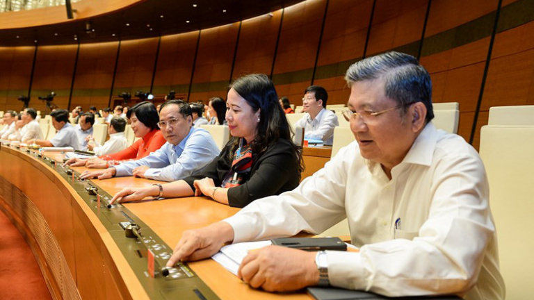 Quốc hội quyết định tiếp tục sử dụng Sổ hộ khẩu, Sổ tạm trú đến hết năm 2022