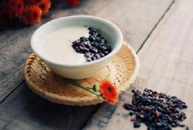 Cách làm sữa chua nếp cẩm cực ngon tại nhà khiến ai cũng mê