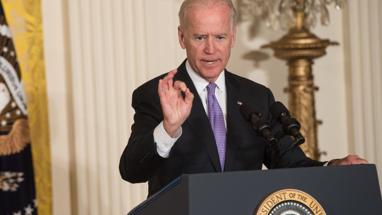Vừa nhậm chức, Biden lập tức sa thải 3 người được Trump cài cắm