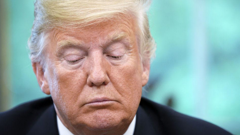Trump gặp khó khăn lớn về tiền bạc sau khi rời Nhà Trắng