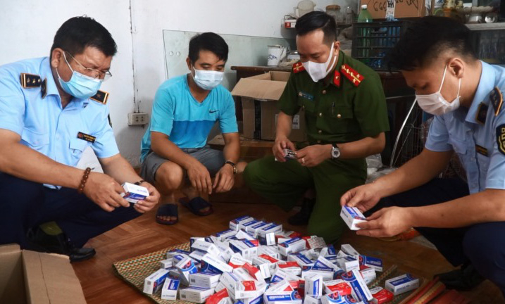 Chưa được cấp phép, thuốc quảng cáo trị COVID-19 vẫn bán tràn lan