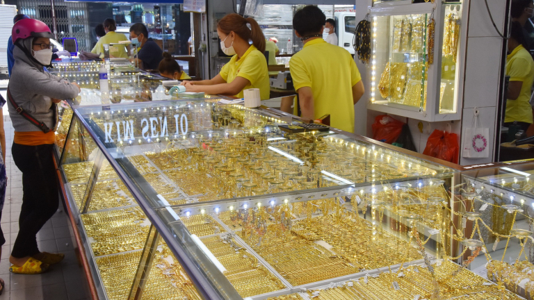 Giá vàng hôm nay 20-12: Vàng trang sức bật tăng cao