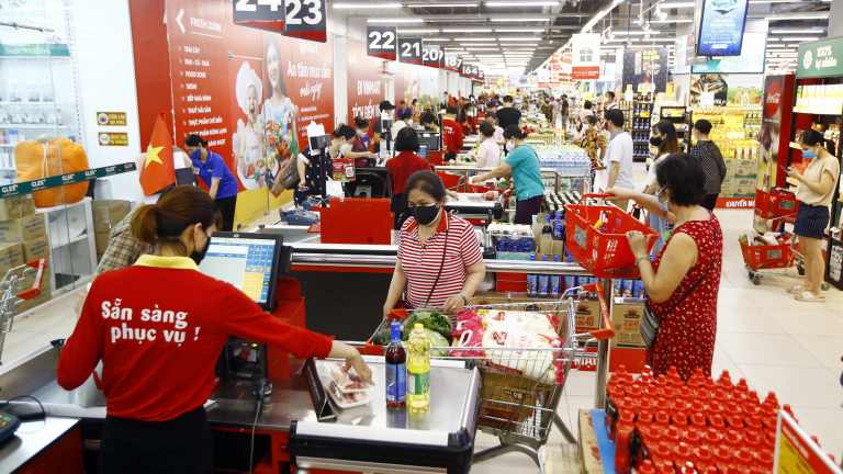 Mua sắm tại VinMart/VinMart , khách hàng được tặng gói bảo hiểm “Khỏe mạnh trong mùa dịch'