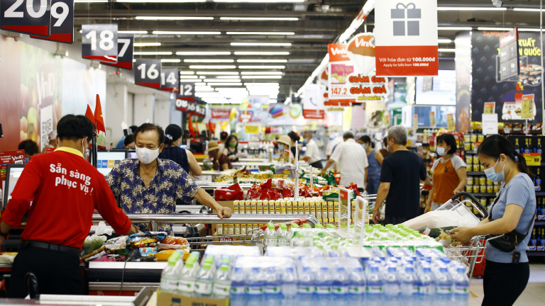 Hàng trăm khách hàng được VinMart/VinMart+ tặng bảo hiểm sức khỏe đã được hỗ trợ chi phí khi không may phải nằm viện