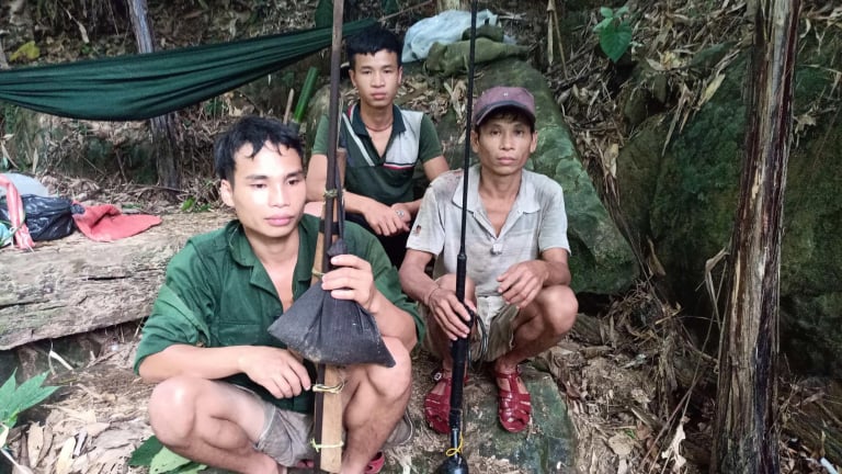 Video Ăn thú rừng, rưng rưng người khóc (Kỳ cuối): Theo chân biệt đội giải cứu thú rừng