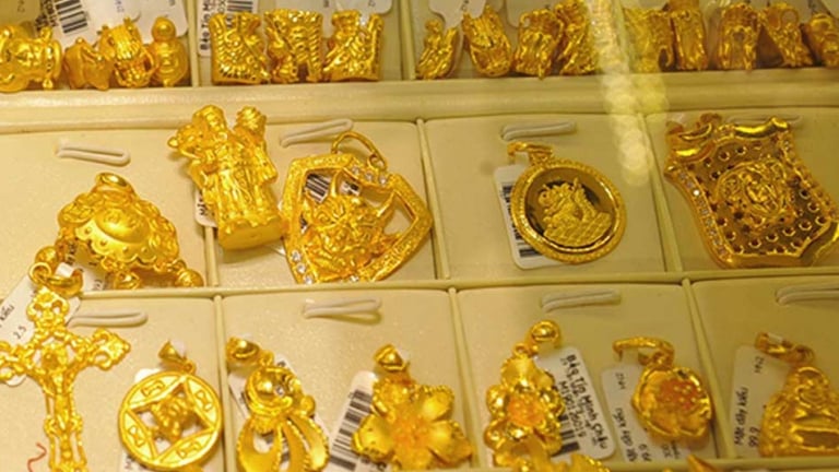 Giá vàng trong nước lại giảm khi giá thế giới đang tăng