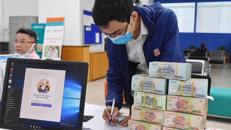 Chật vật tìm gói vay mua nhà, xe cuối năm