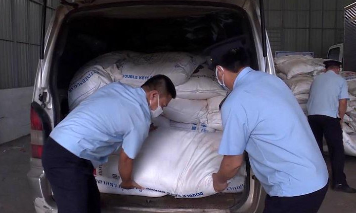 Mạnh tay ngăn chặn nạn buôn lậu, gian lận thương mại dịp cuối năm