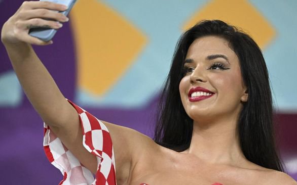 Ivana Knoll - CĐV nữ gợi cảm nhất của Croatia là ai?