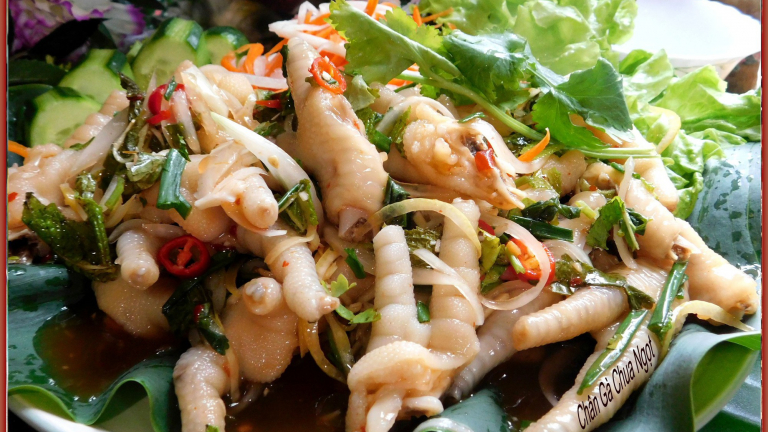 Làm chân gà ngâm chua ngọt để nhâm nhi trong ngày Tết