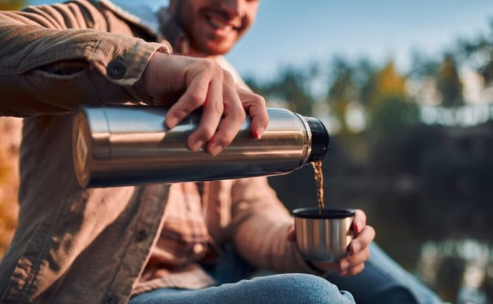 Chuyên gia cảnh báo dùng bình giữ nhiệt đựng loại nước này dễ sinh độc, gây ung thư
