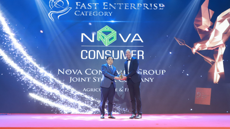 Nova Consumer được vinh danh 'Doanh nghiệp tăng trưởng nhanh' tại lễ trao giải APEA 2021
