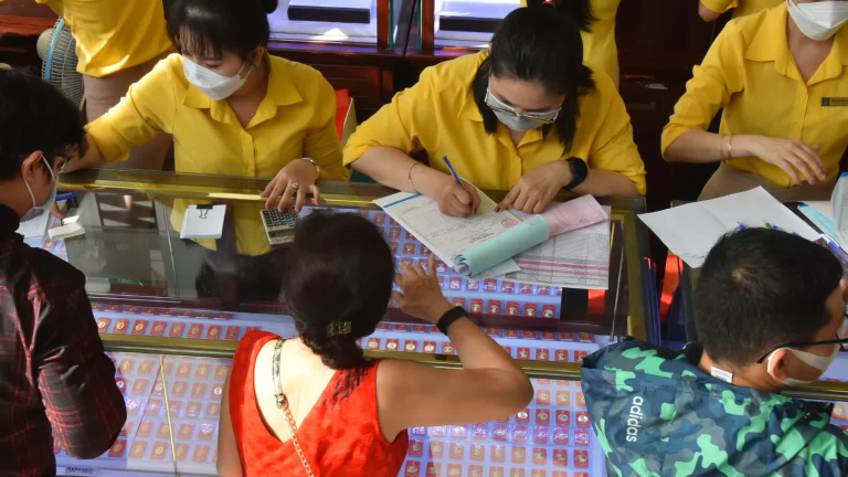 Giá vàng hôm nay 23-3: Giảm sốc do dòng tiền dồn vào kênh đầu tư khác