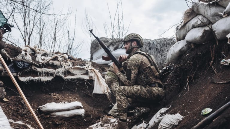 Nhiều ngôi làng chiến lược ở Đông Ukraine thất thủ, Nga bắn tên lửa Kalibr hủy diệt kho vũ khí Mỹ, Châu Âu