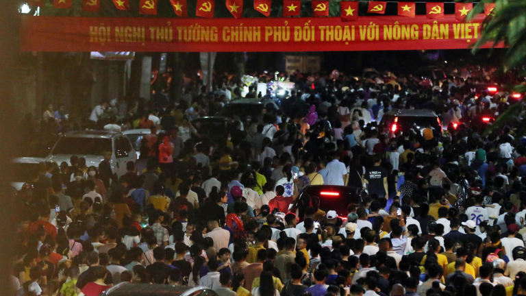 Người dân Sơn La ùn ùn đổ về Lễ khai mạc Festival trái cây và sản phẩm OCOP 2022