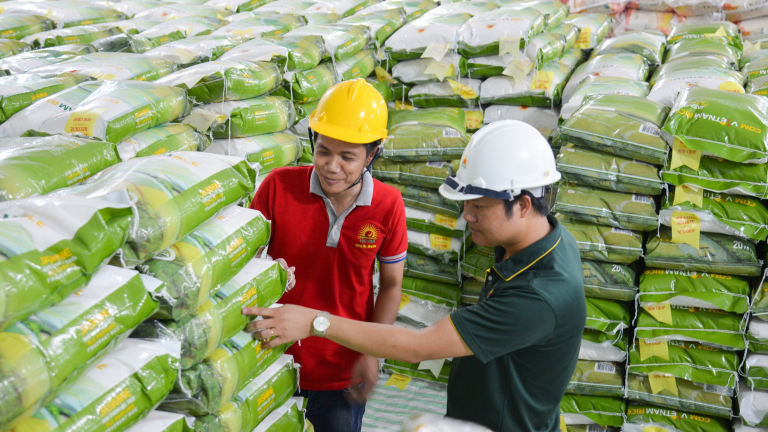 Lộc Trời (LTG): Tháng 6/2022 gần 500 tấn gạo thương hiệu 'Cơm ViệtNam Rice' xuất sang châu Âu 