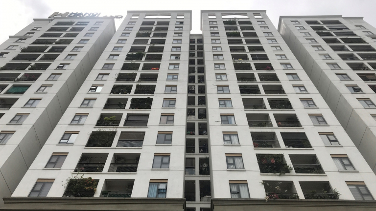 Giá nhà đất liên tục tăng, gấp 20 lần thu nhập, người thu nhập thấp không có chốn 'an cư'