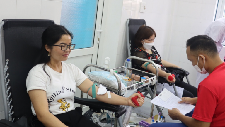 Hiến máu tình nguyện - 'Những giọt máu hồng - hè' ở Lai Châu