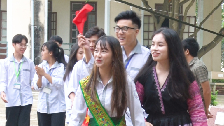 Học sinh vùng cao Sơn La vui đón ngày khai trường