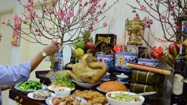 Luộc gà cúng Tết, nhớ bỏ thêm thứ này của con lợn, gà chín vàng ươm mà không sợ bị nứt da, bề trên ưng